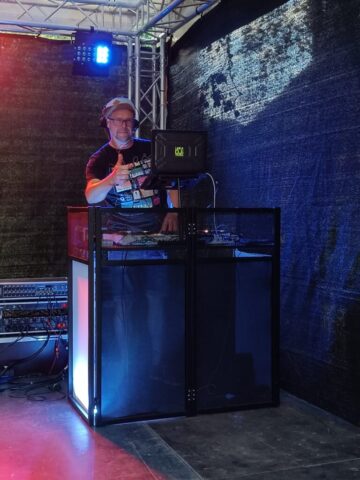 083dba1f-0cf1-440a-8983-5cc57cdaf5c0